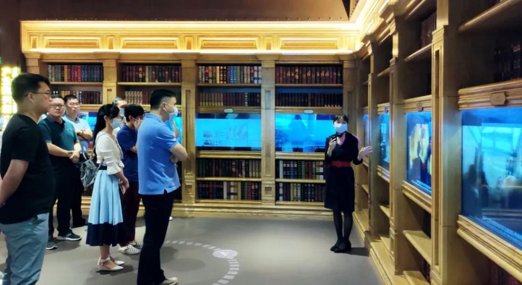 巖星專題 | 廣東工業(yè)設(shè)計城領(lǐng)導(dǎo)蒞臨深圳參觀深圳優(yōu)秀企業(yè)博物館插圖(2) 巖星專題 | 廣東工業(yè)設(shè)計城領(lǐng)導(dǎo)蒞臨深圳參觀深圳優(yōu)秀企業(yè)博物館插圖(2)